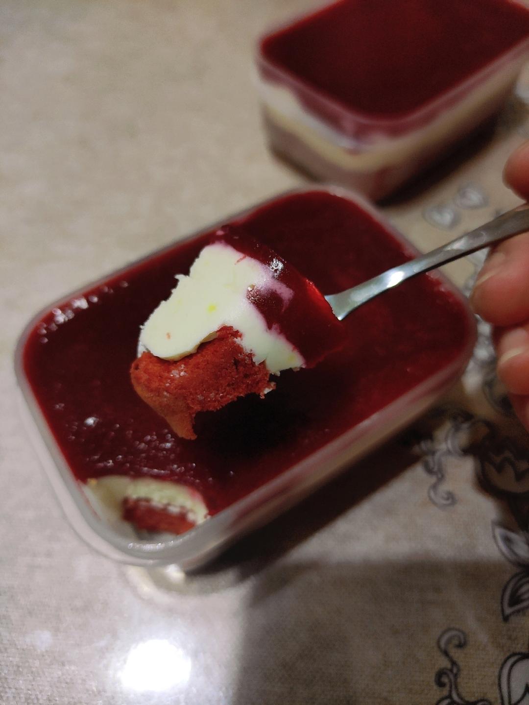 草莓优格柠檬慕斯蛋糕