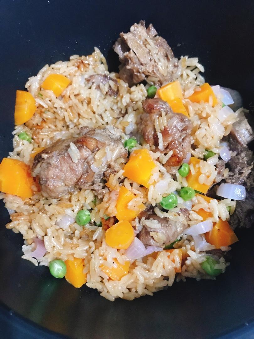 【排骨焖饭】
