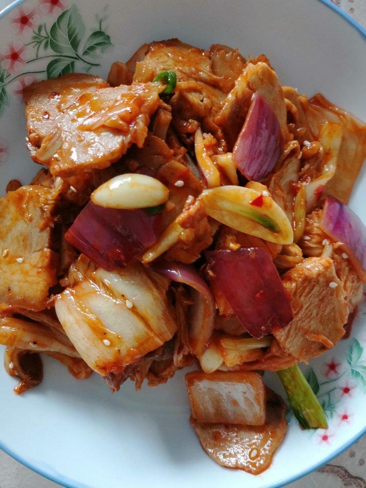 辣白菜炒五花肉
