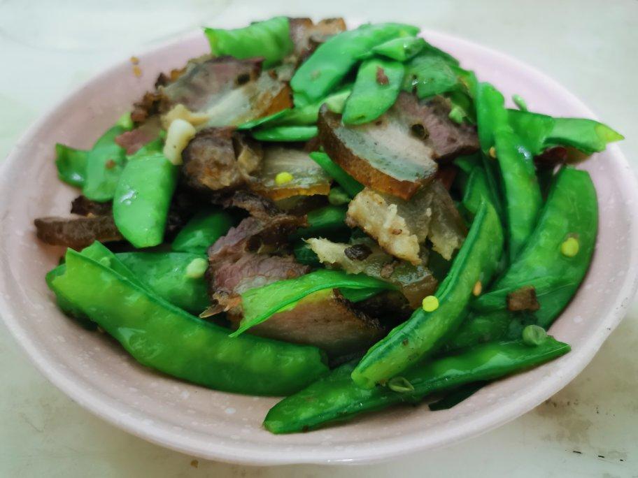 腊肉炒豌豆荚