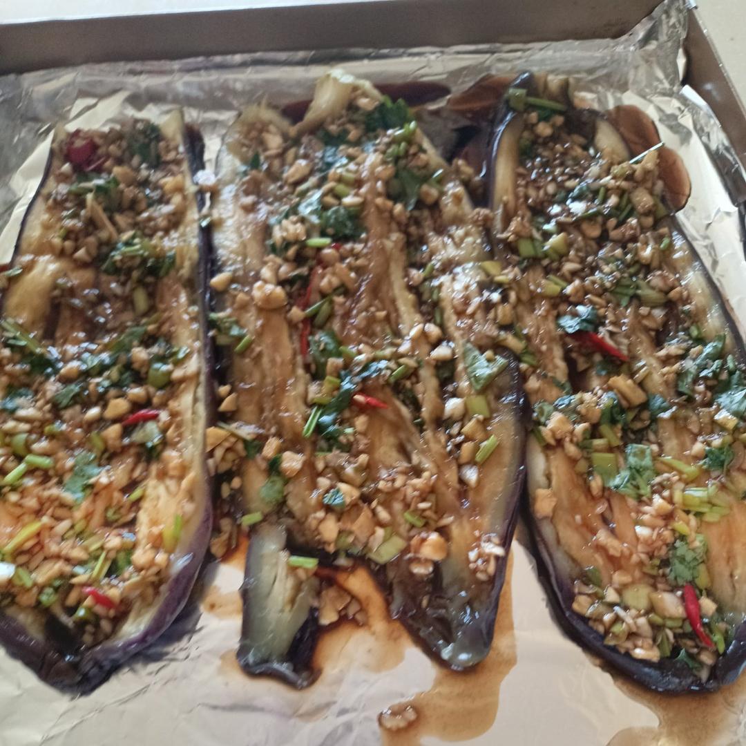 做菜太热，懒宝贝接着10分钟快手算你狠的蒜泥蒸茄子