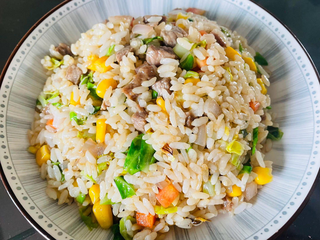 牛肉粒蔬菜炒饭