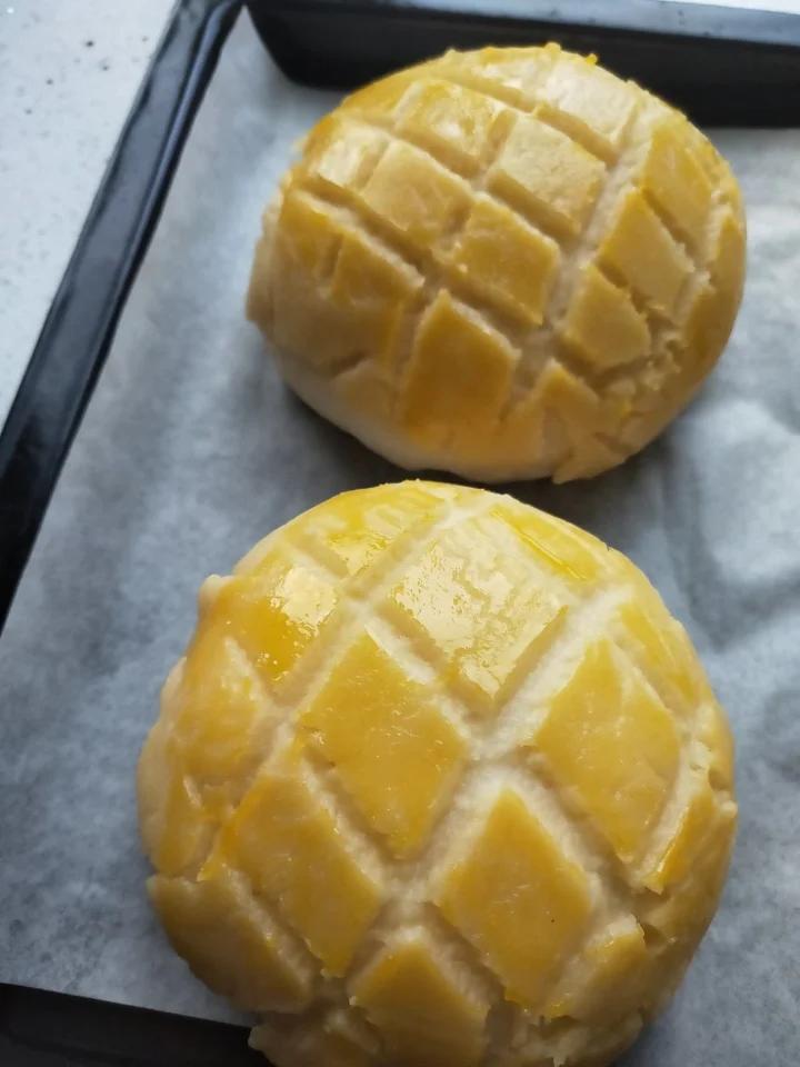 好吃到炸裂的港式菠萝包（附带制作酥皮的小视频）
