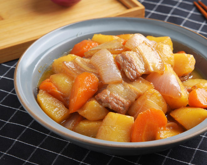 日式土豆炖肉-萬字鲜醇的做法