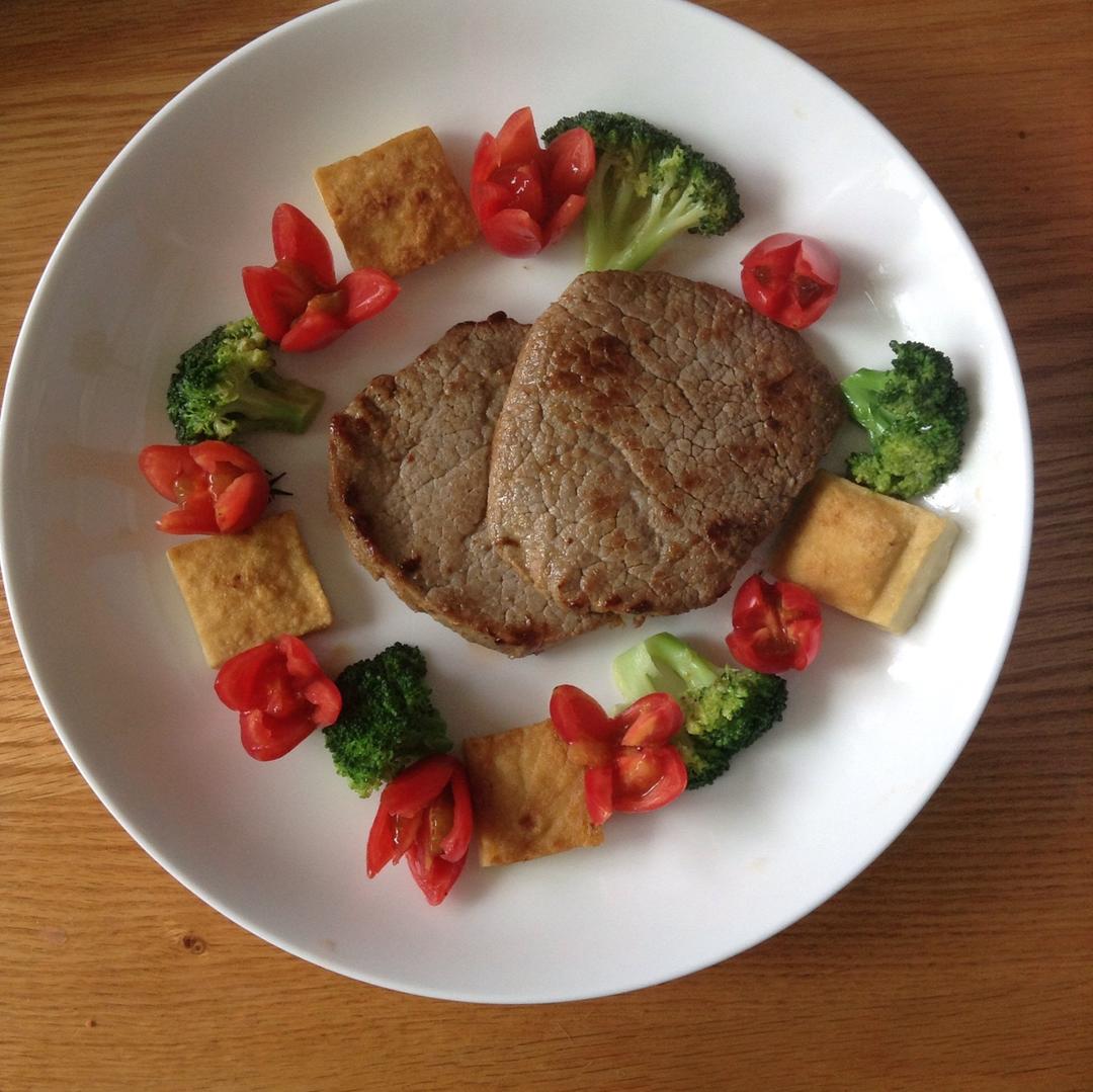 四分钟煎好一块鲜嫩多汁的牛排