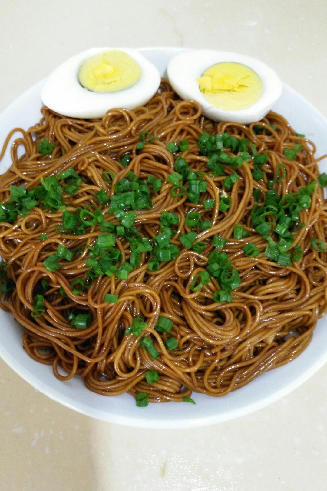 雨落云海做的葱油拌面(快手简单,美味无敌)