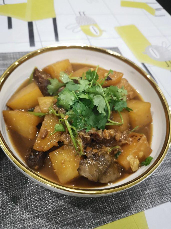 萝卜牛腩煲