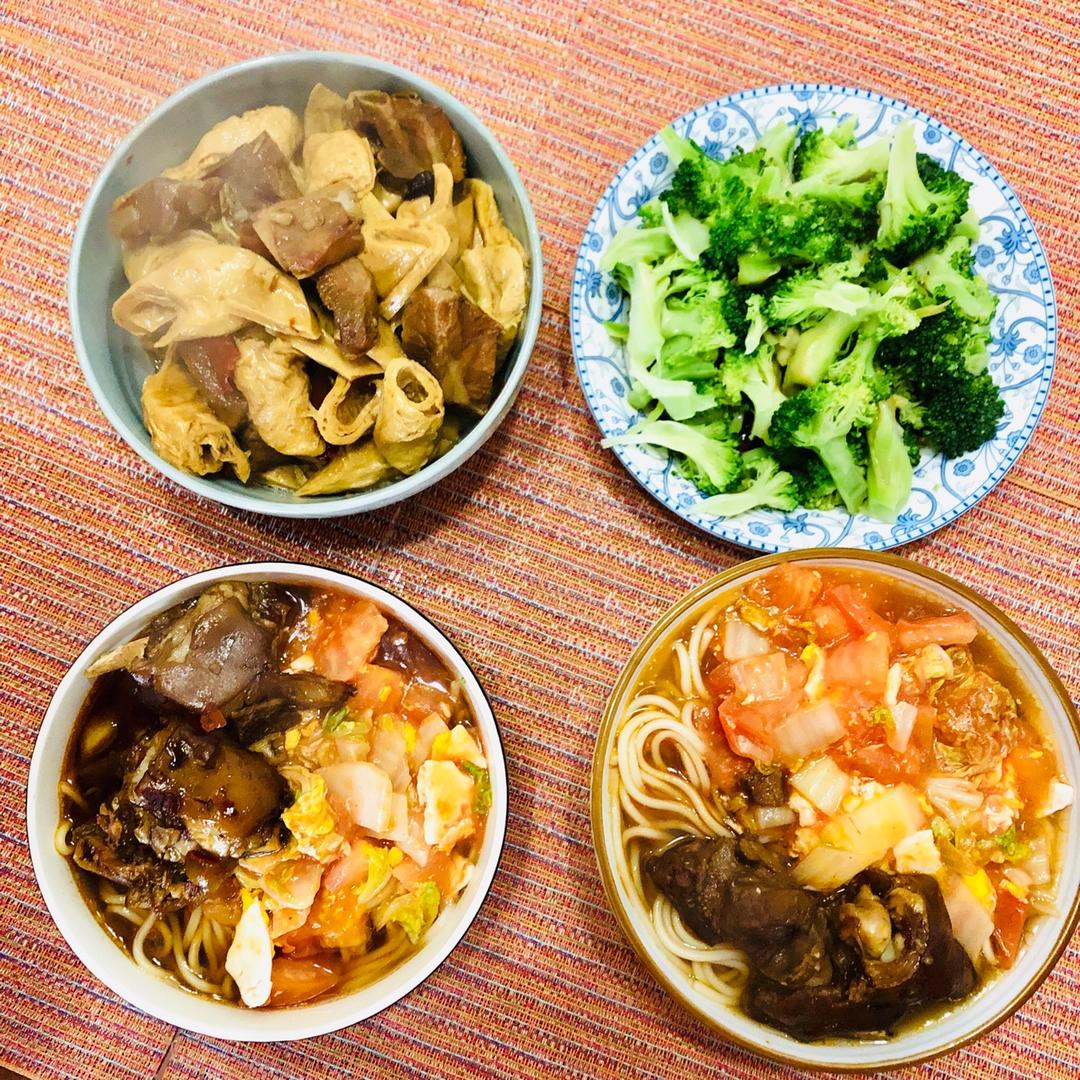 猪蹄面（附红烧猪蹄做法）