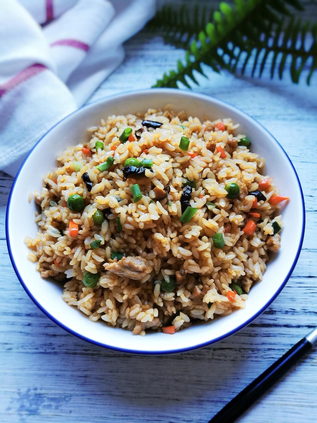 炒饭 香菇肉丁油饭 沙莉玲做的香菇肉丁油饭