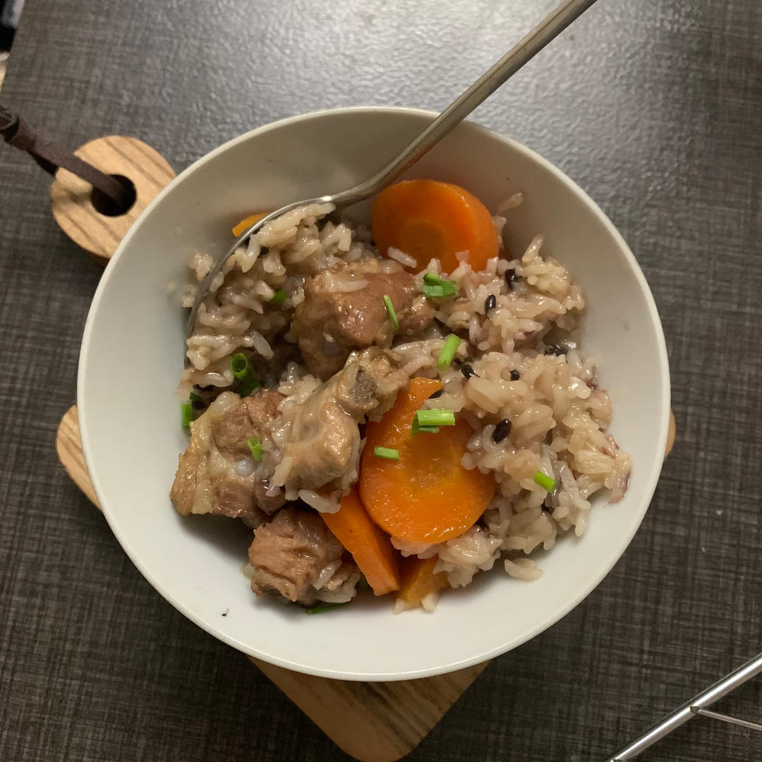 【排骨焖饭】