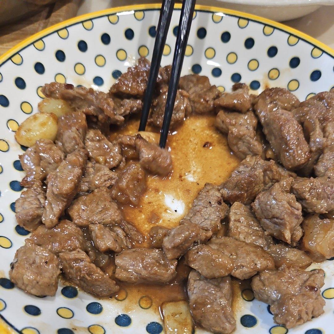 好吃到舔盘的蒜香黑椒牛肉粒