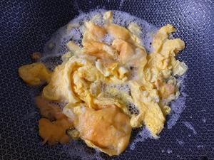土豆胡萝卜丝炒鸡蛋的做法 步骤3