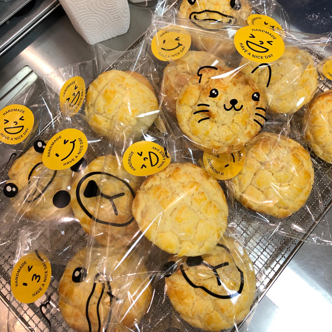 好吃到炸裂的港式菠萝包（附带制作酥皮的小视频）