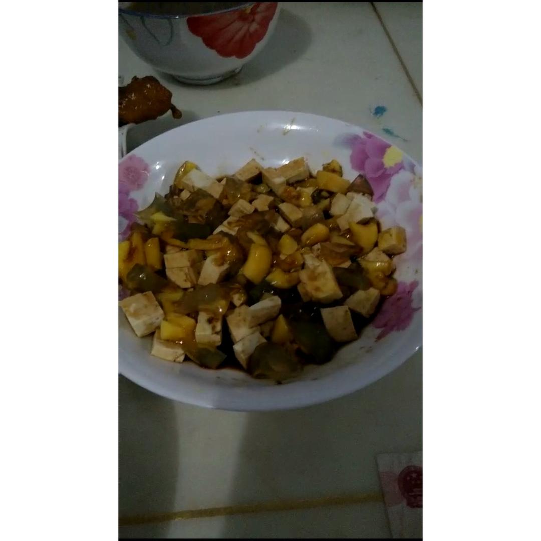 凉拌皮蛋豆腐