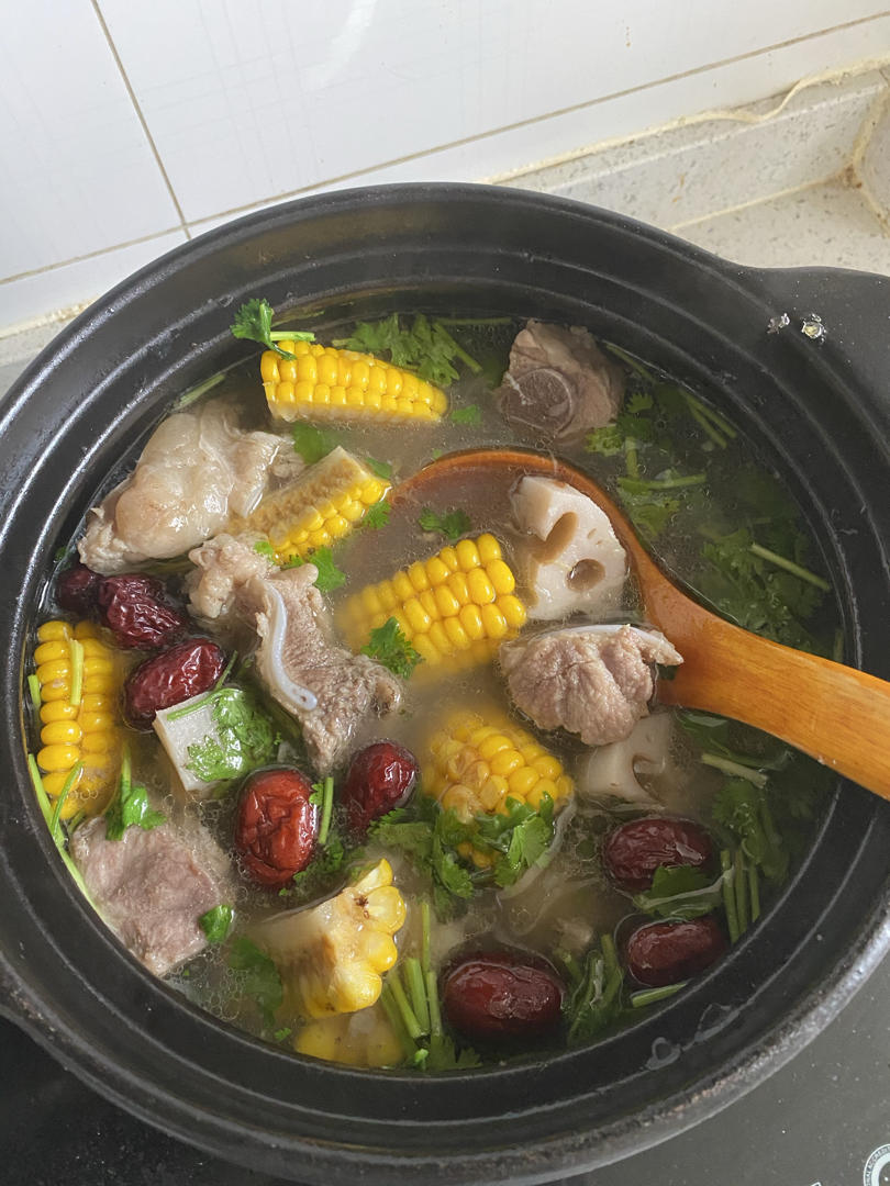 连吃三碗的玉米山药排骨汤