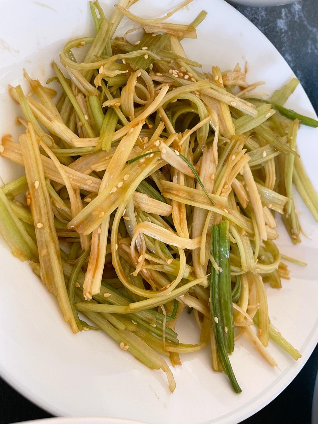 凉拌芹菜——清脆爽口的马家沟芹菜