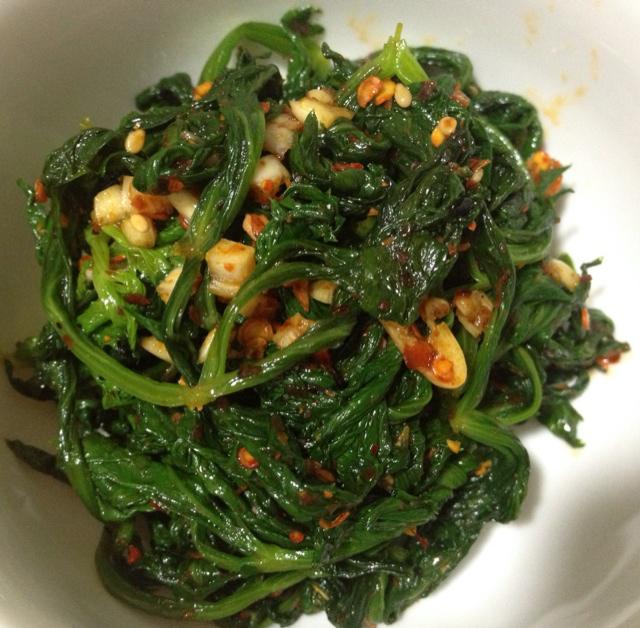 凉拌芹菜叶