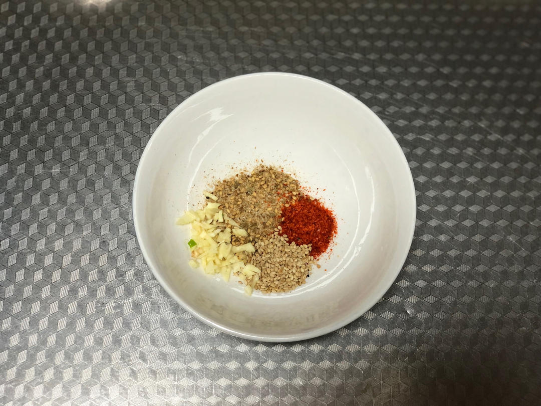不用油炸的狼牙土豆条！一样好吃，秒杀小吃一条街！学会就能原地摆摊的做法 步骤2