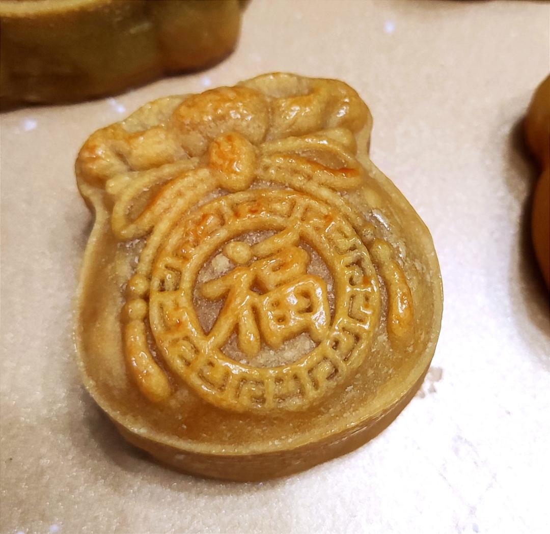 广式月饼—蛋黄莲蓉月饼