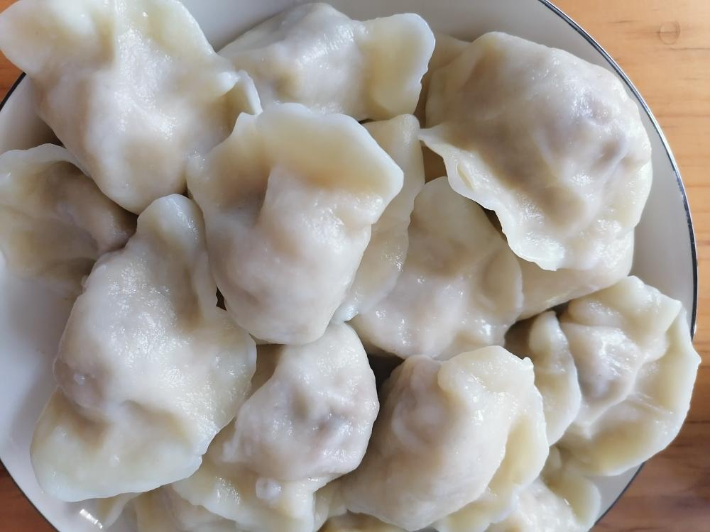 白菜花菇干肠水饺的做法