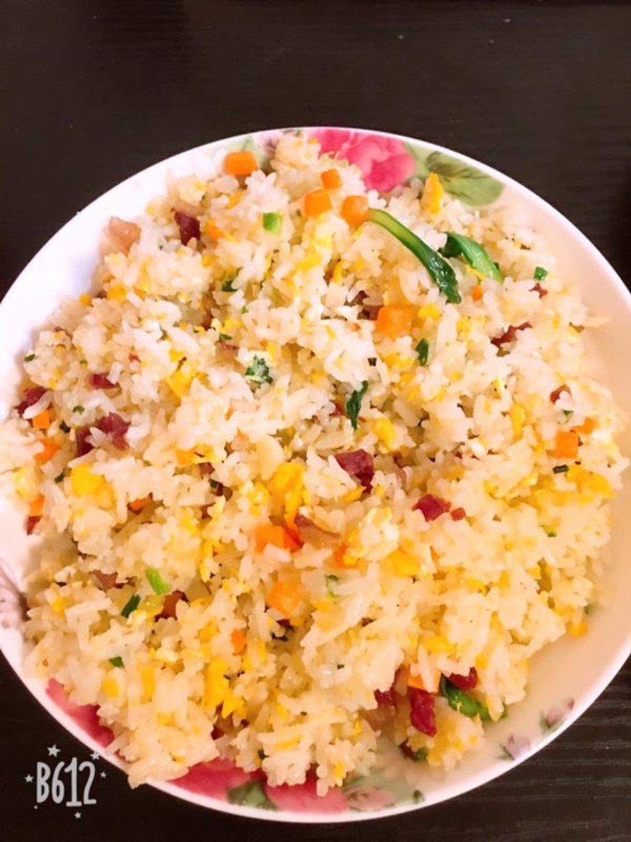 香菇鸡蛋酱油炒饭