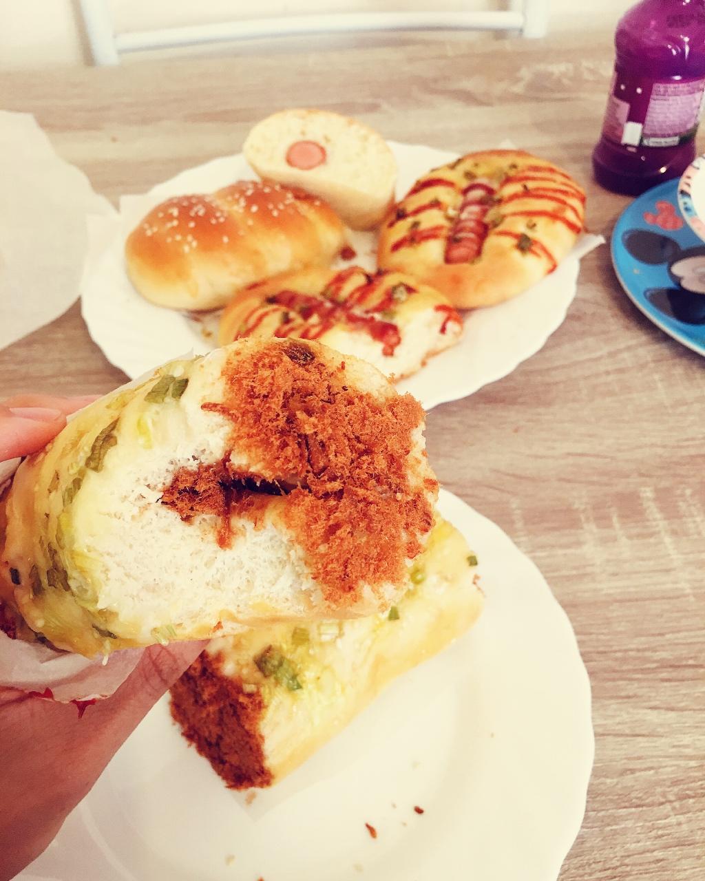 hello奶油蜜做的肉松面包卷