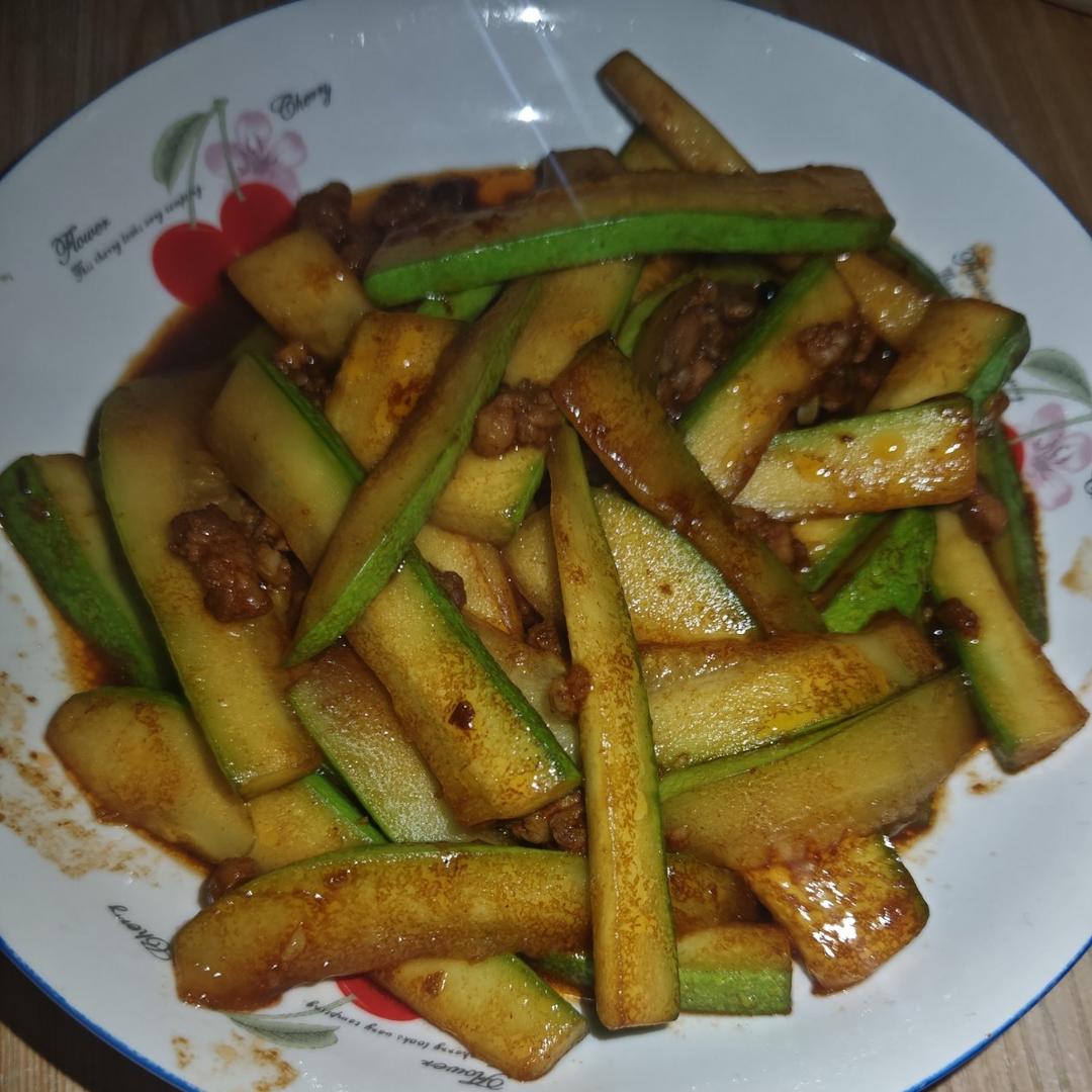 西葫芦炒肉(干锅西葫芦)
