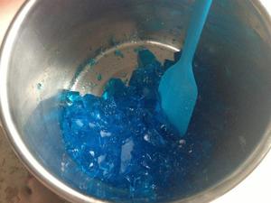 蓝色の海洋酸奶慕斯蛋糕的做法 步骤24
