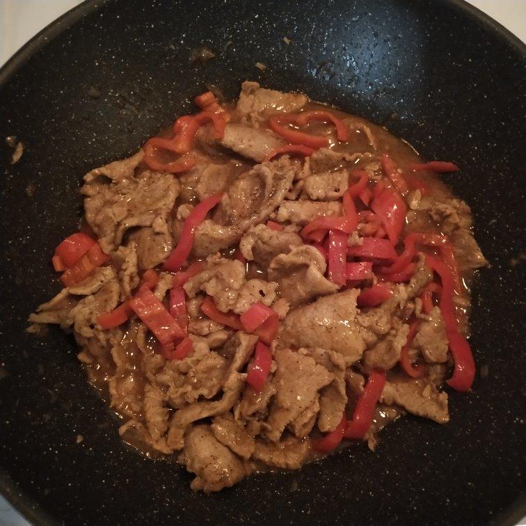 黑胡椒牛排（菲力牛排）—附黑胡椒汁的做法