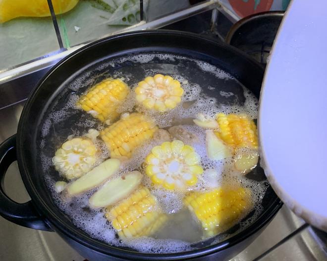 薏米山药玉米排骨汤的做法