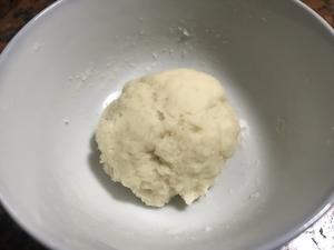 芋泥咸蛋黄软欧包的做法 步骤6