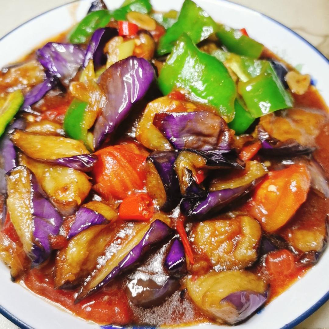 红烧茄子（佐西红柿尖椒）
