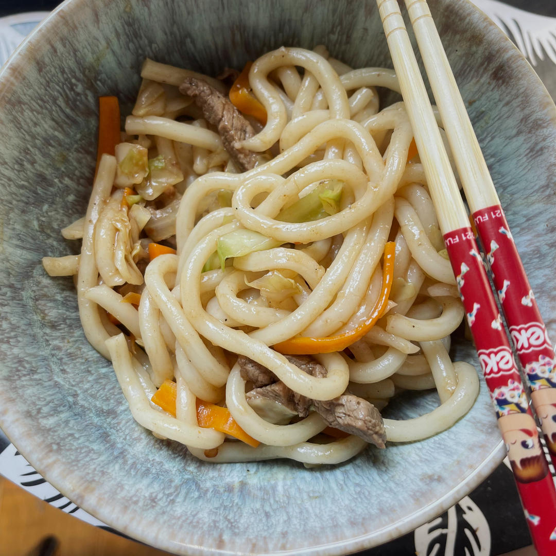 【日式牛肉炒乌冬面】
