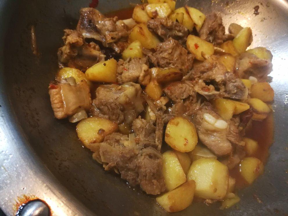 土豆烧排骨