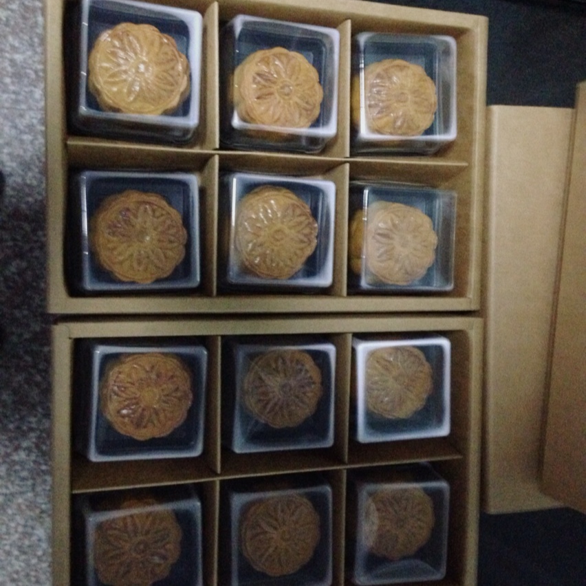 广式月饼—蛋黄莲蓉月饼