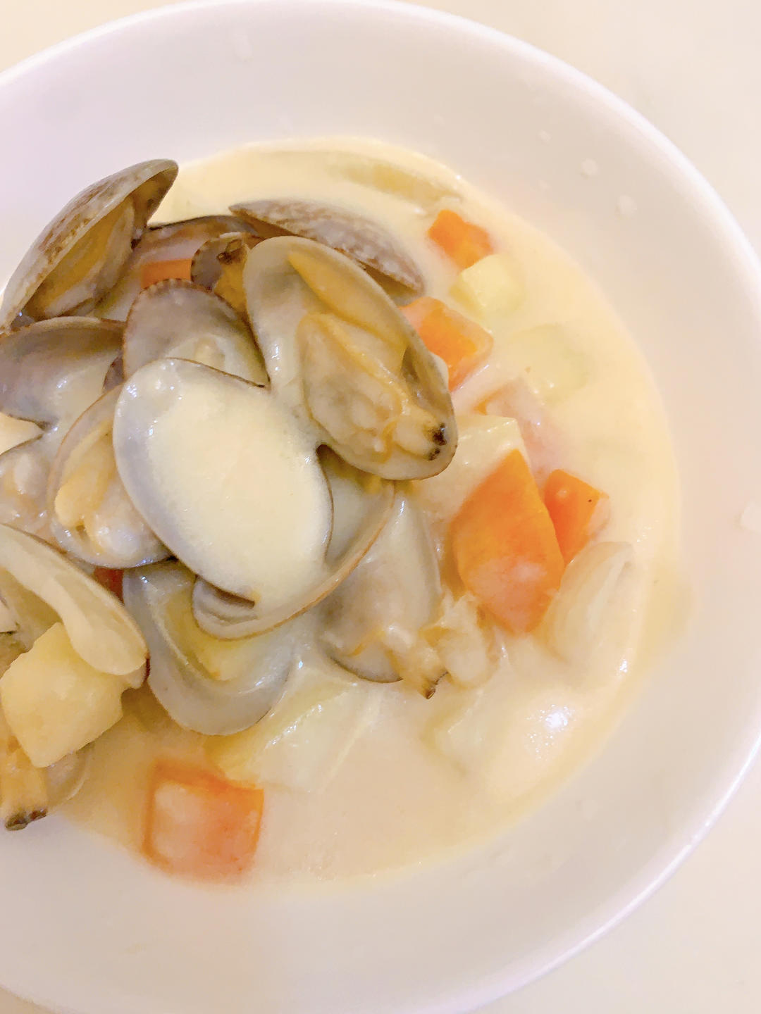 蛤蜊土豆奶油浓汤：冬日最浓郁的一碗，比鸡汤还治愈！