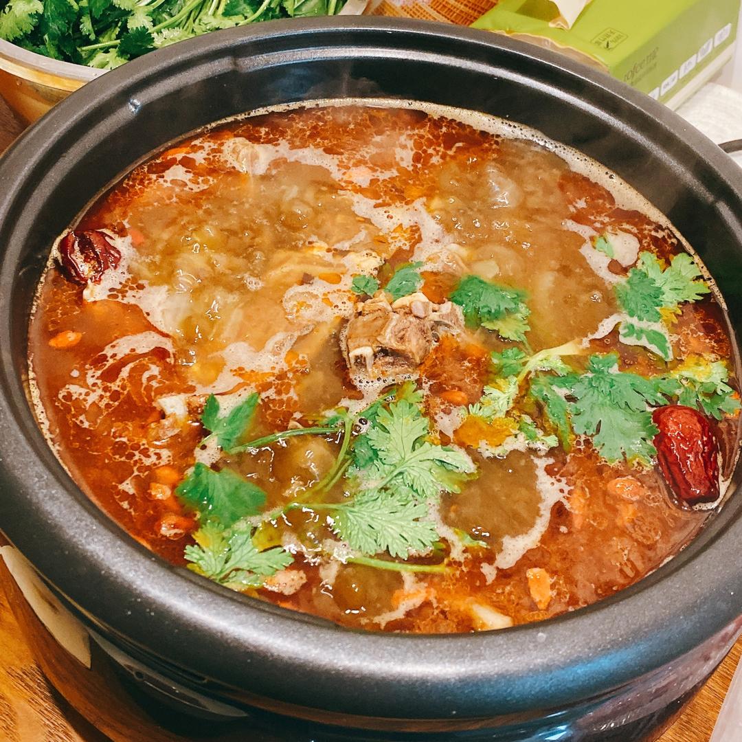 白汤羊蝎子火锅