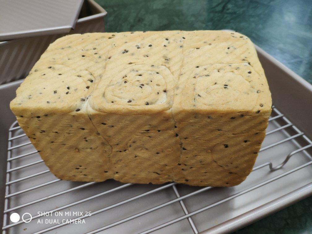 黑芝麻奶香吐司