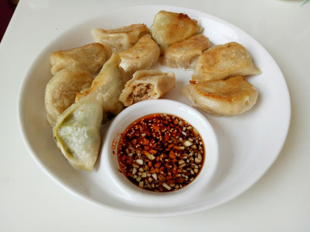 用电饭锅煎速冻饺子的做法