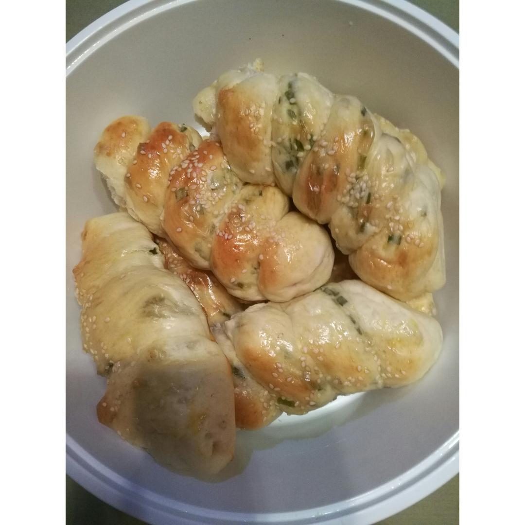 葱香肠卷面包