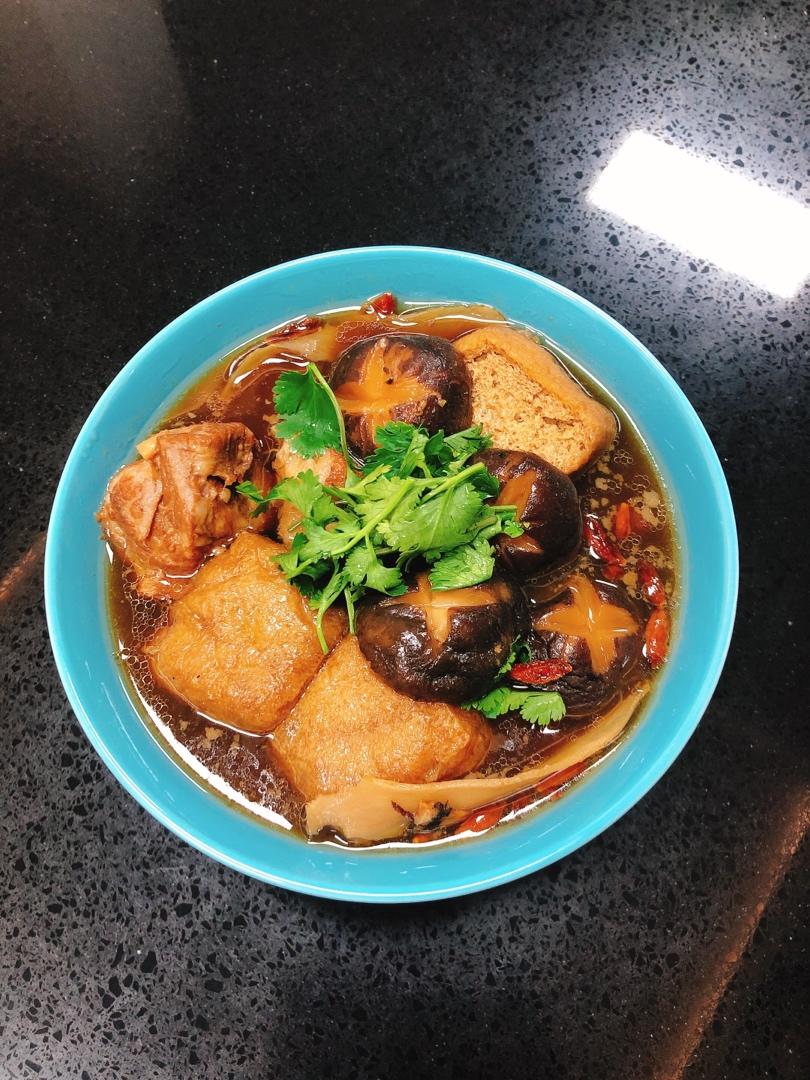 马来西亚肉骨茶（丰富配料版）