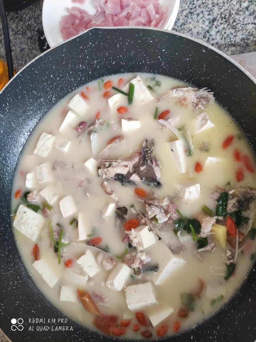 鱼头豆腐汤