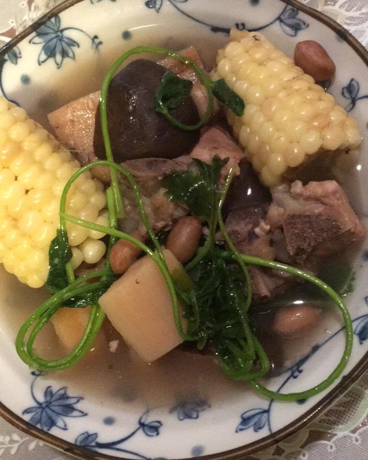 排骨莲藕山药煲汤