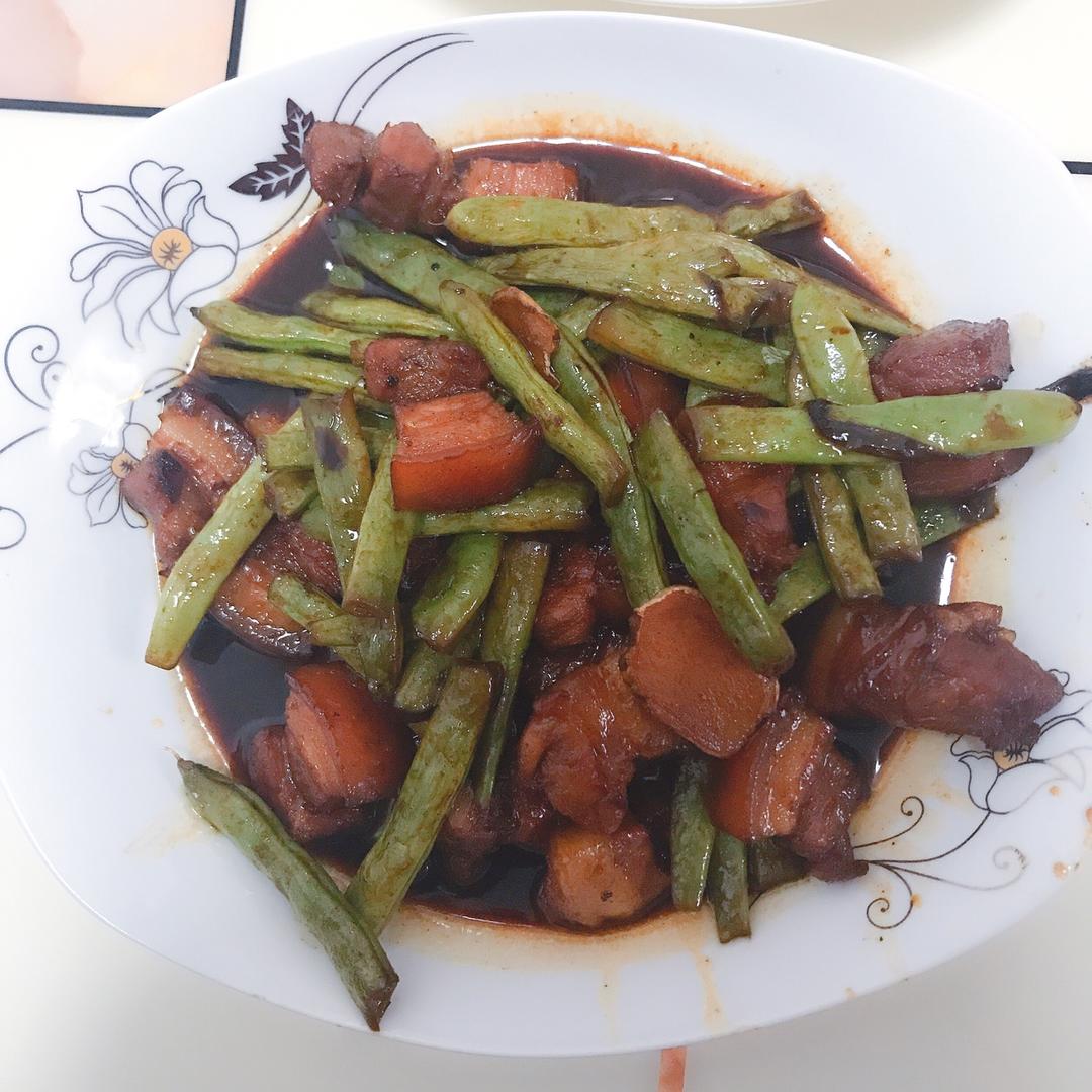 红烧肉焖蒜薹