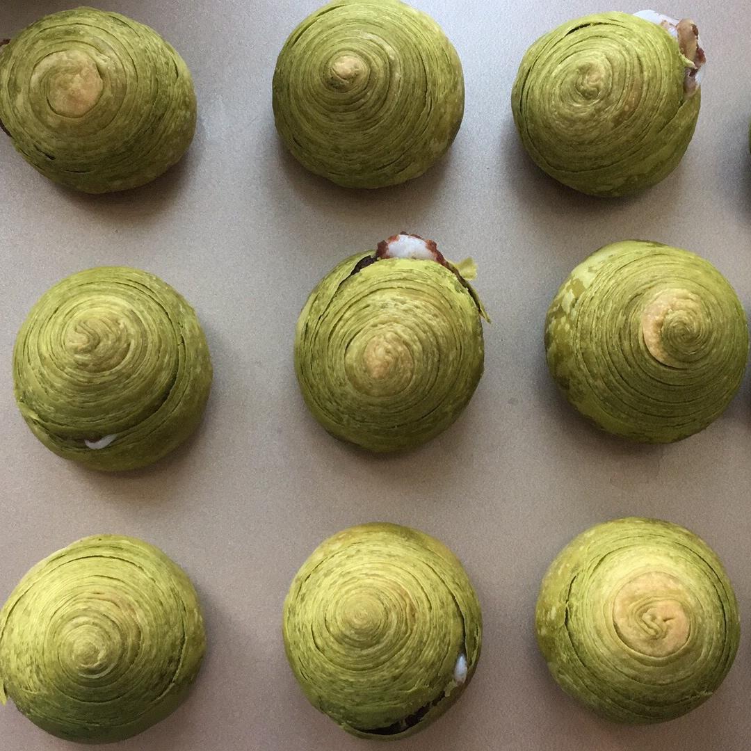 千层彩色蛋黄酥