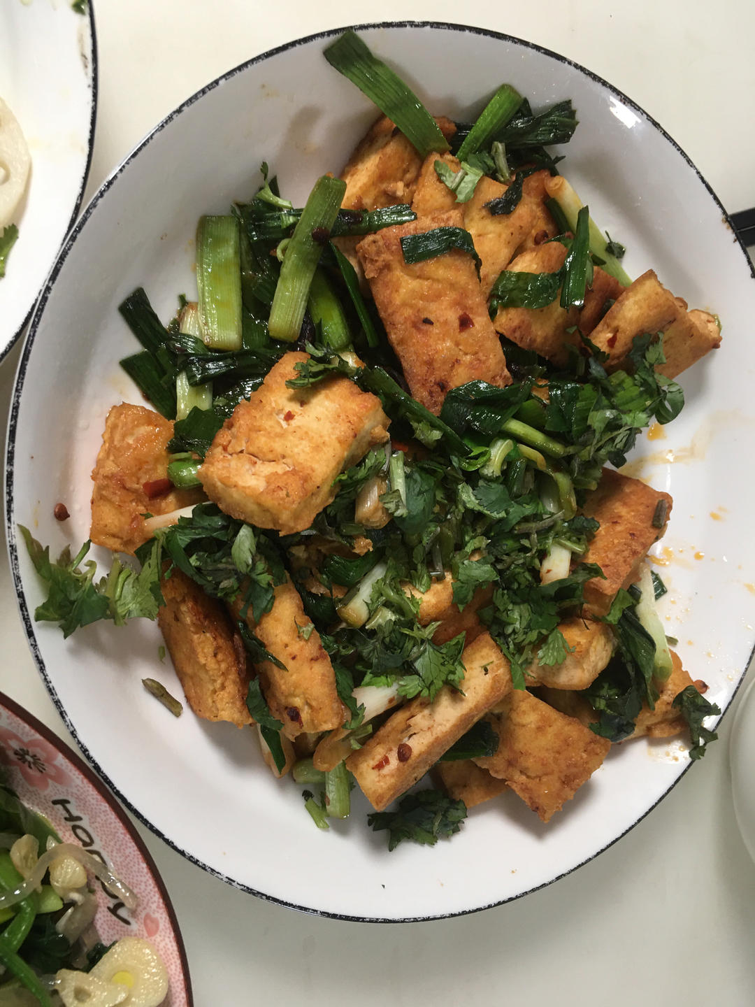 “蒜苗葱烧豆腐”下饭到离谱！配菜都好吃的不得了！