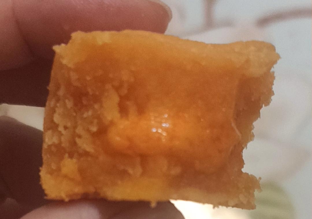 💃奶黄流心月饼——这是可以让你坐稳朋友圈厨霸位置的月饼🥮，没人点赞算我输👎