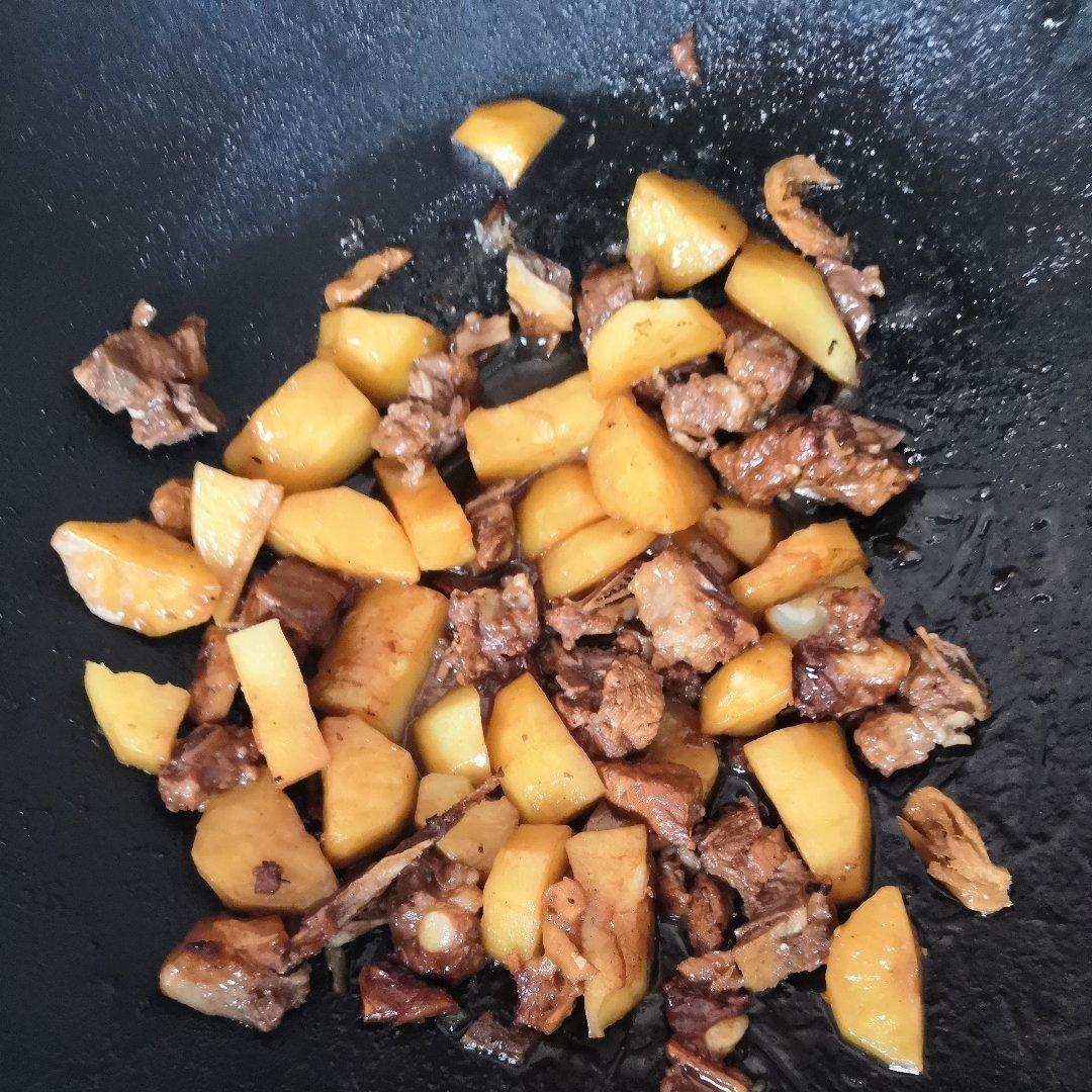 土豆烧排骨