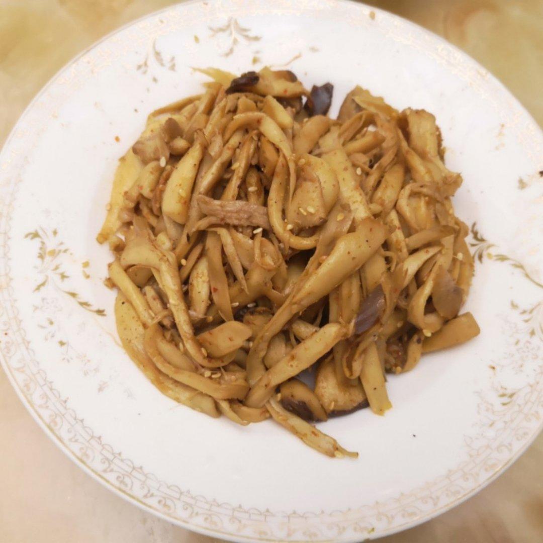 【干煸杏鲍菇】想吃烧烤又担心健康？试试这做法！