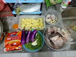 砂煲咖喱鱼头的做法 步骤1